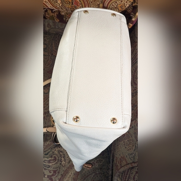 Michael Kors Jet Set Tote - Picture 16 of 16